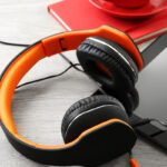 headphones-with-tabletp