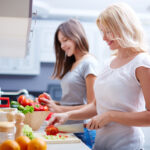 women-preparing-lunch1