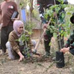 Perkuat Ketahanan Pangan, Satgas TMMD ke-130 Tanam Sayuran dan Bagikan Bibit kepada Warga Screenshot_20261017-115551_1